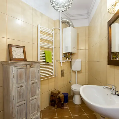 Bpm - Exotic And Buddha In Soho Apartment Budapest