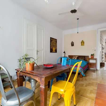 Bpm - Exotic And Buddha In Soho Apartment